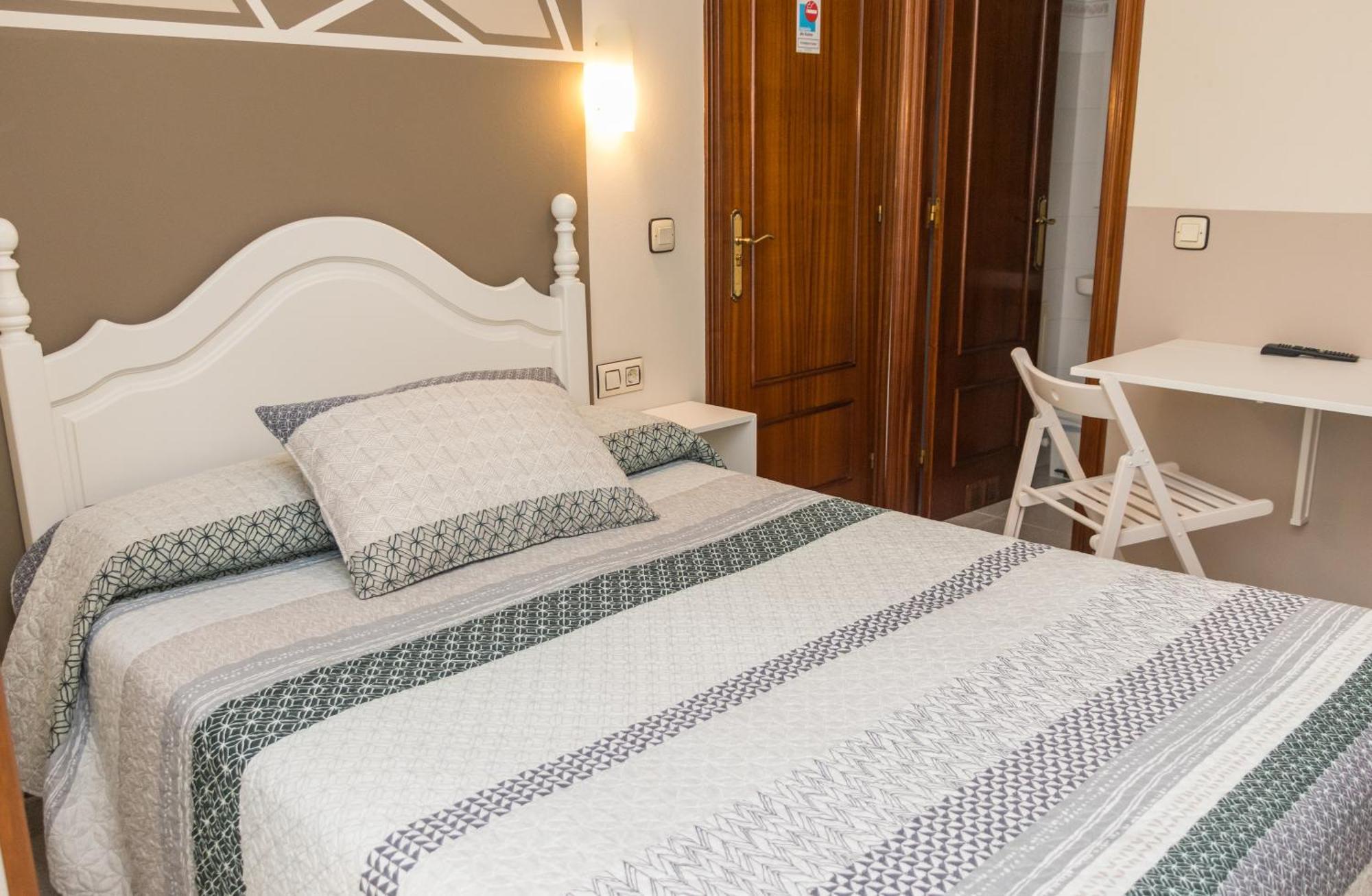 Hotel Plaza Onís Zewnętrze zdjęcie