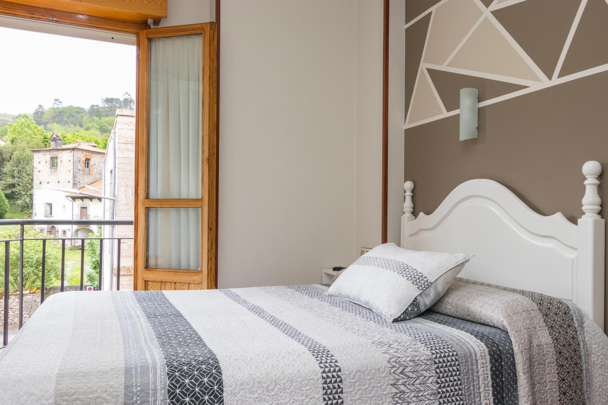 Hotel Plaza Onís Zewnętrze zdjęcie