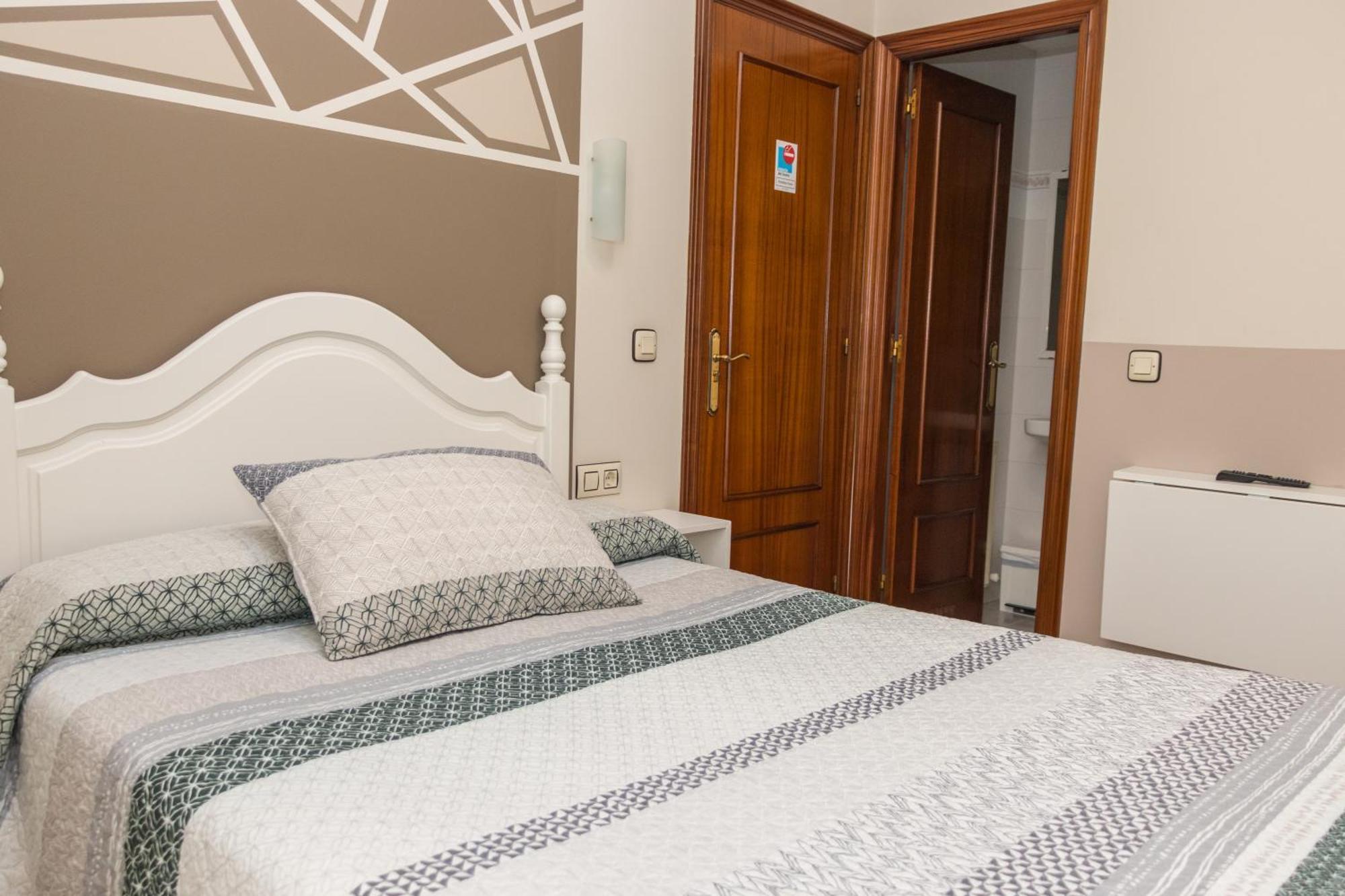 Hotel Plaza Onís Zewnętrze zdjęcie