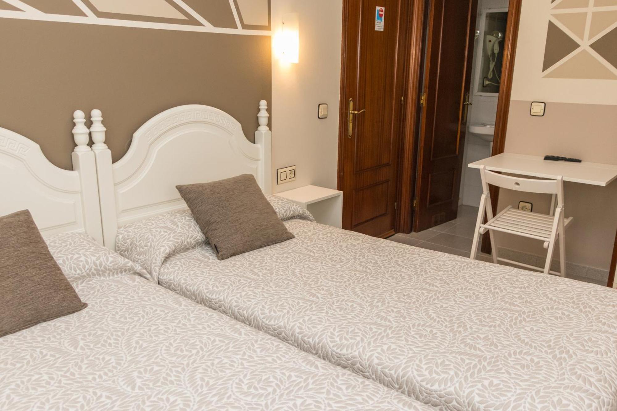 Hotel Plaza Onís Zewnętrze zdjęcie