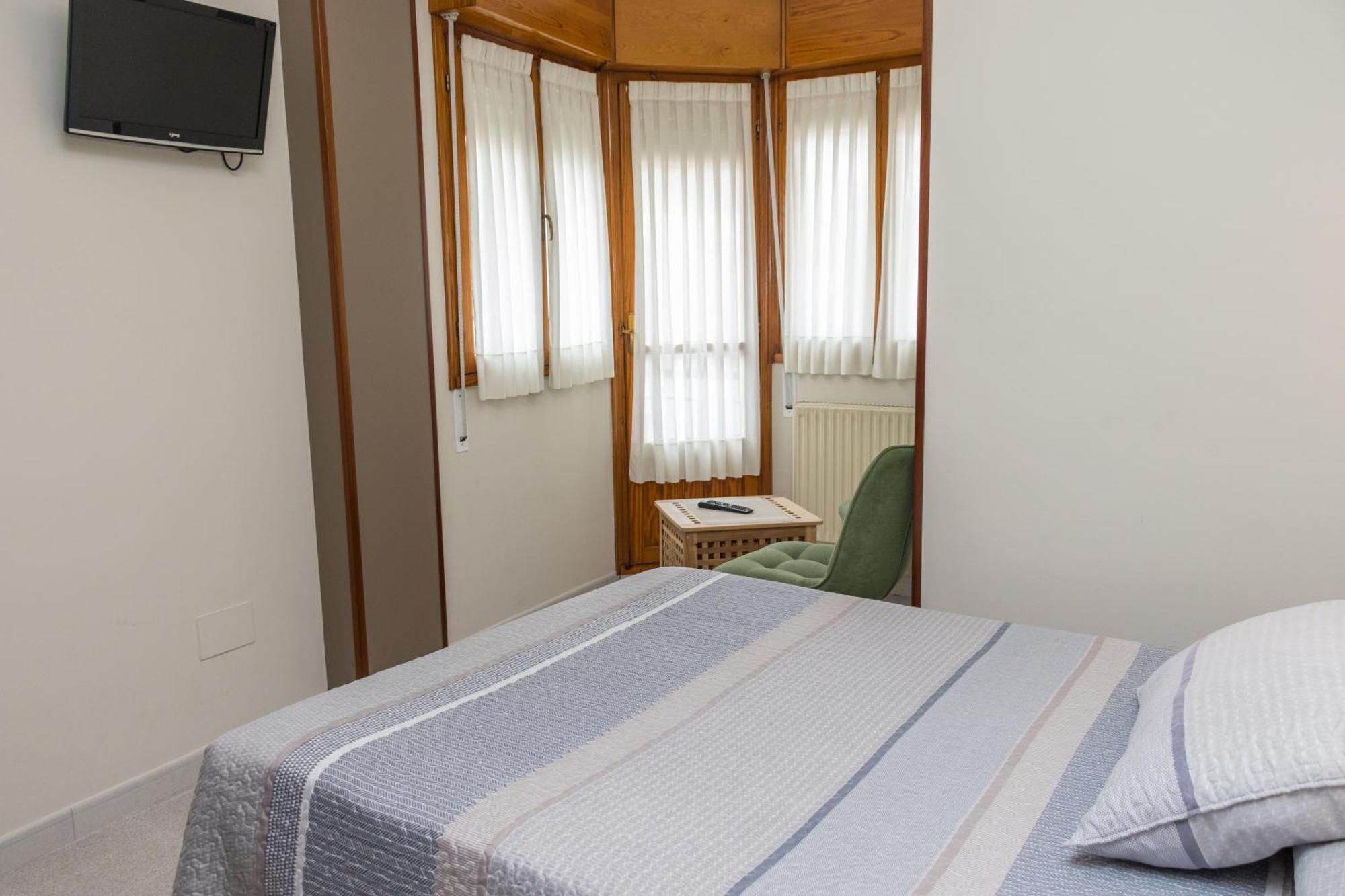 Hotel Plaza Onís Zewnętrze zdjęcie