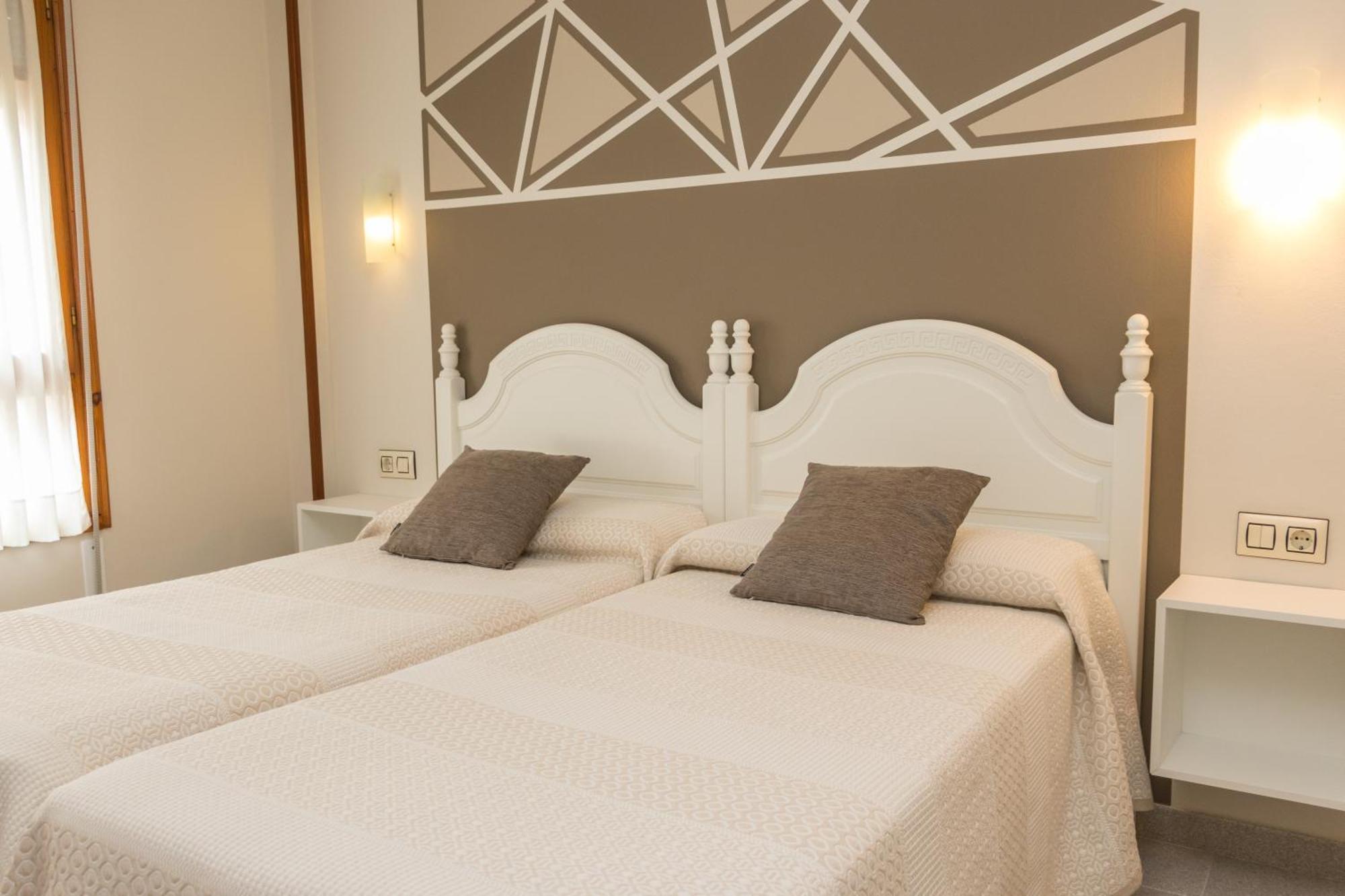Hotel Plaza Onís Zewnętrze zdjęcie