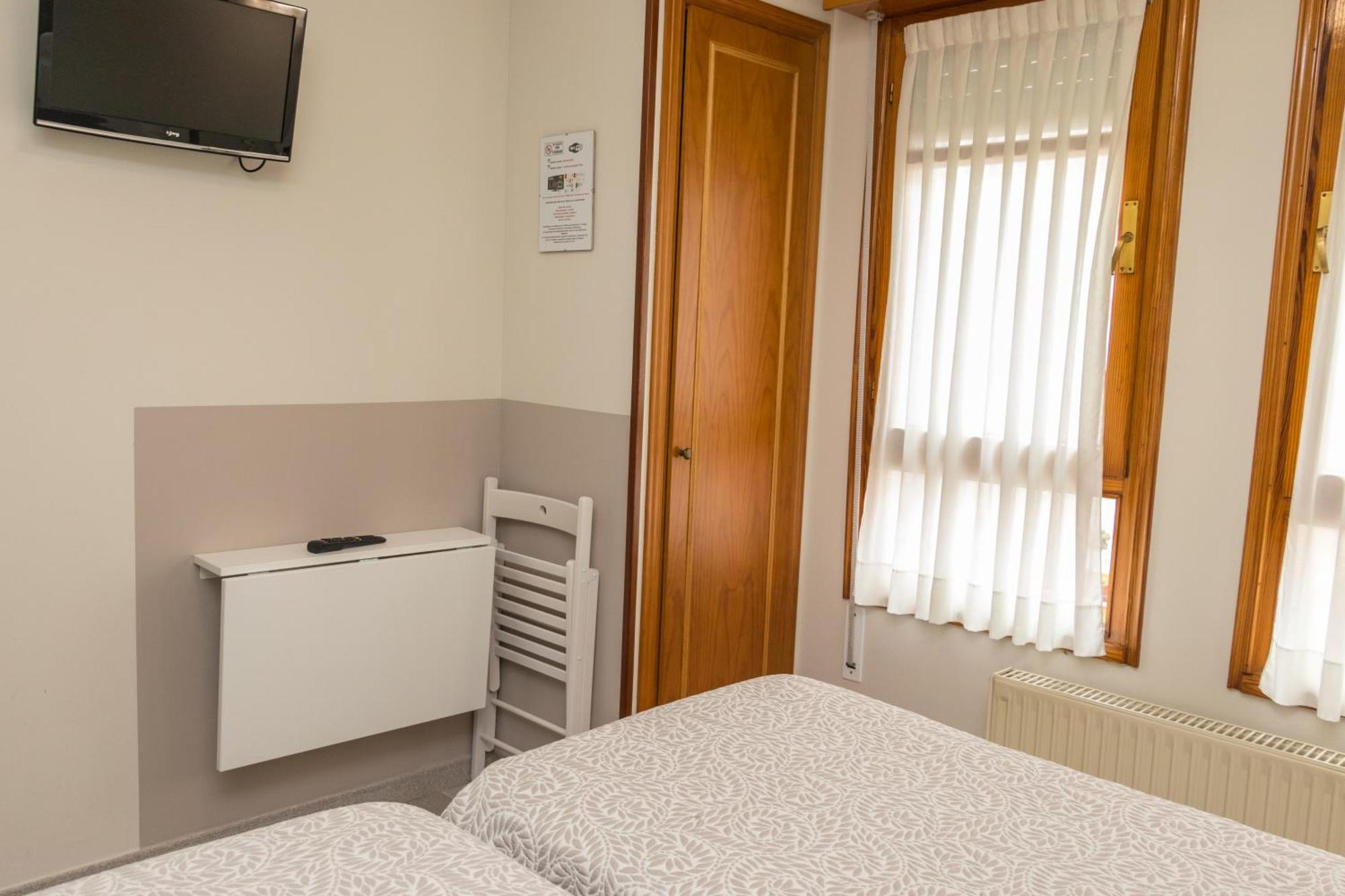 Hotel Plaza Onís Zewnętrze zdjęcie