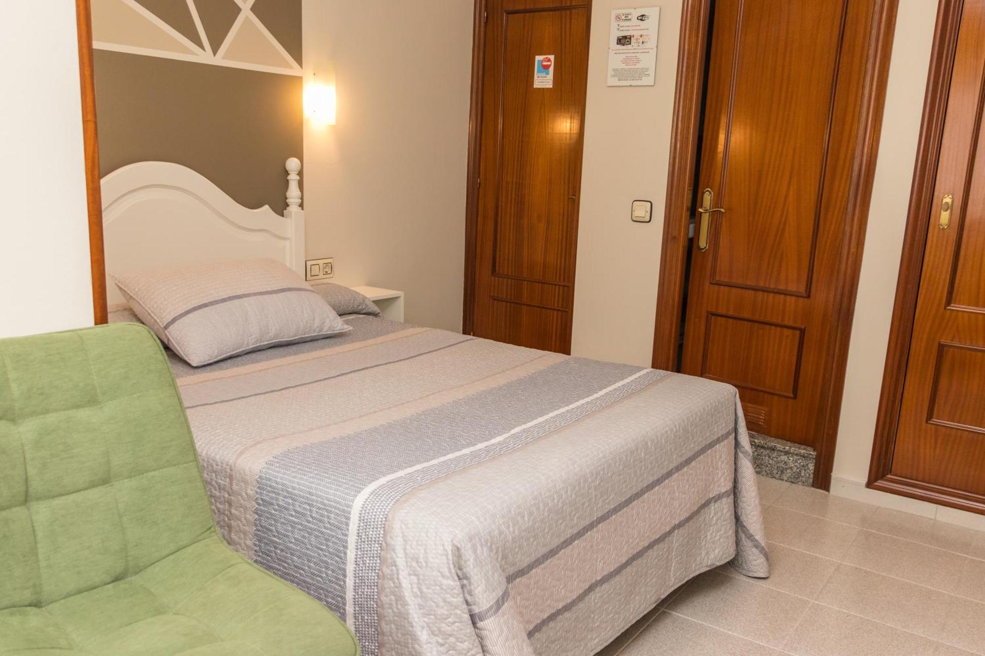 Hotel Plaza Onís Zewnętrze zdjęcie