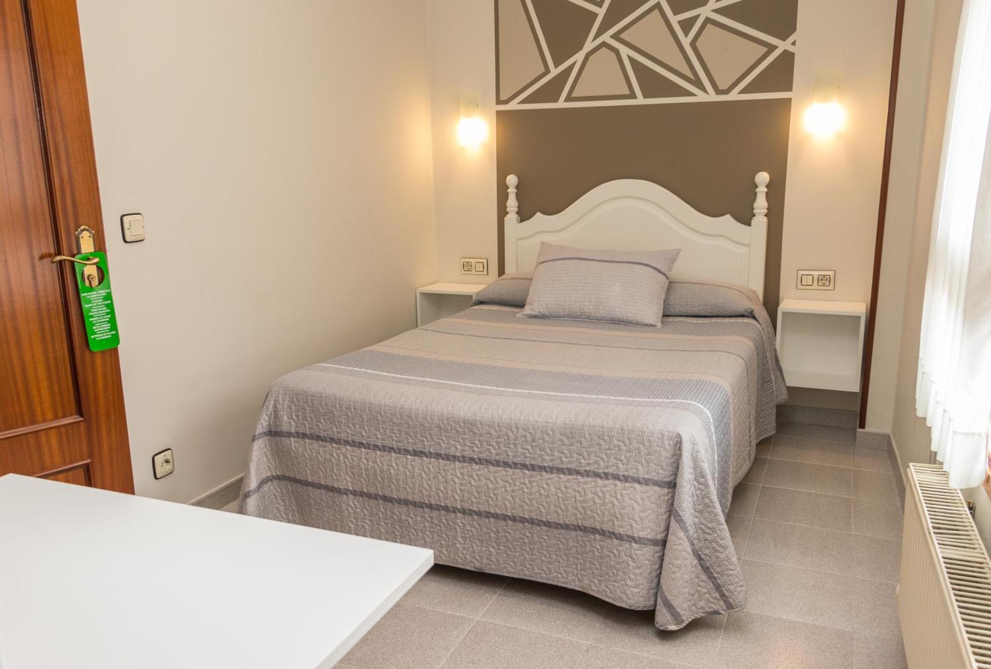 Hotel Plaza Onís Zewnętrze zdjęcie