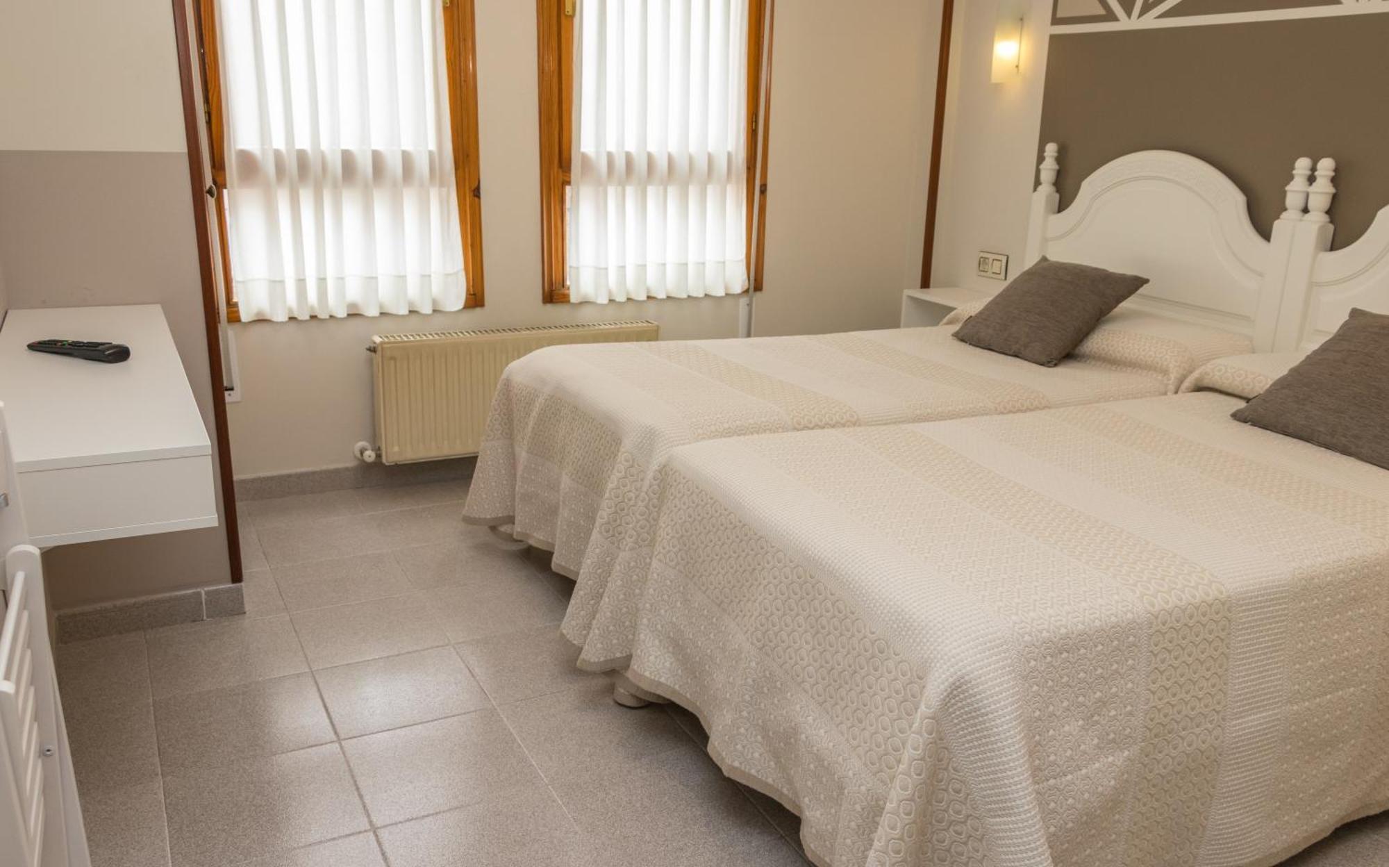 Hotel Plaza Onís Zewnętrze zdjęcie