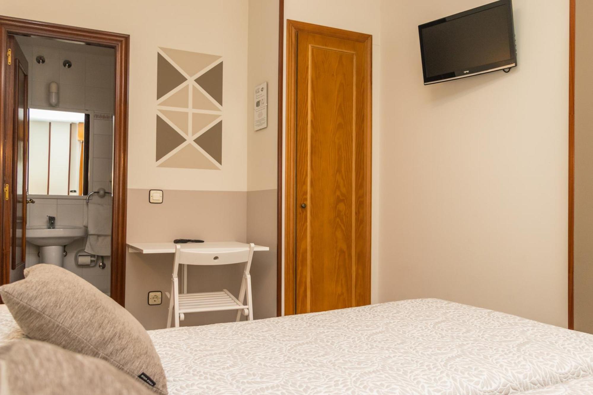 Hotel Plaza Onís Zewnętrze zdjęcie