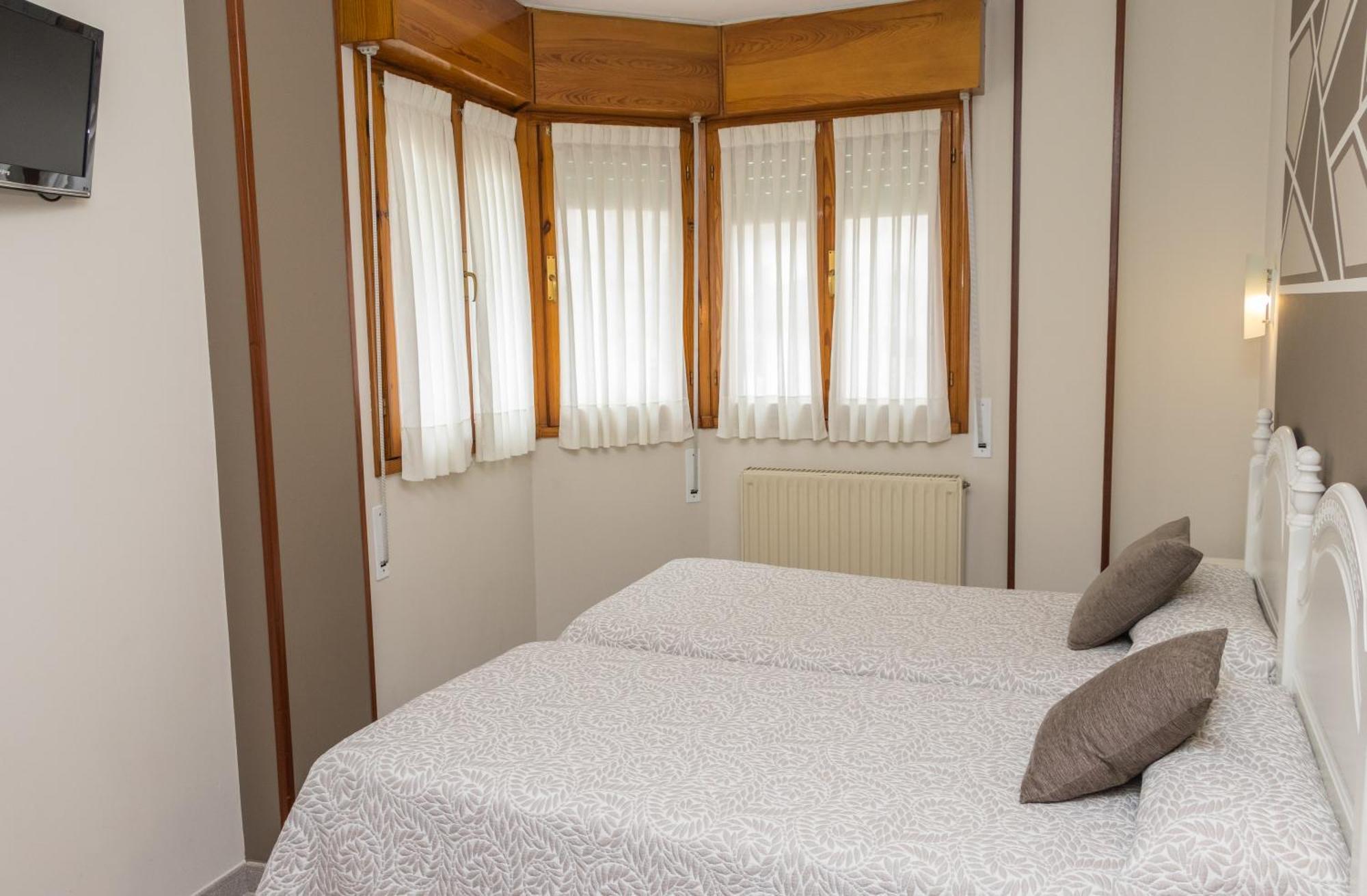 Hotel Plaza Onís Zewnętrze zdjęcie