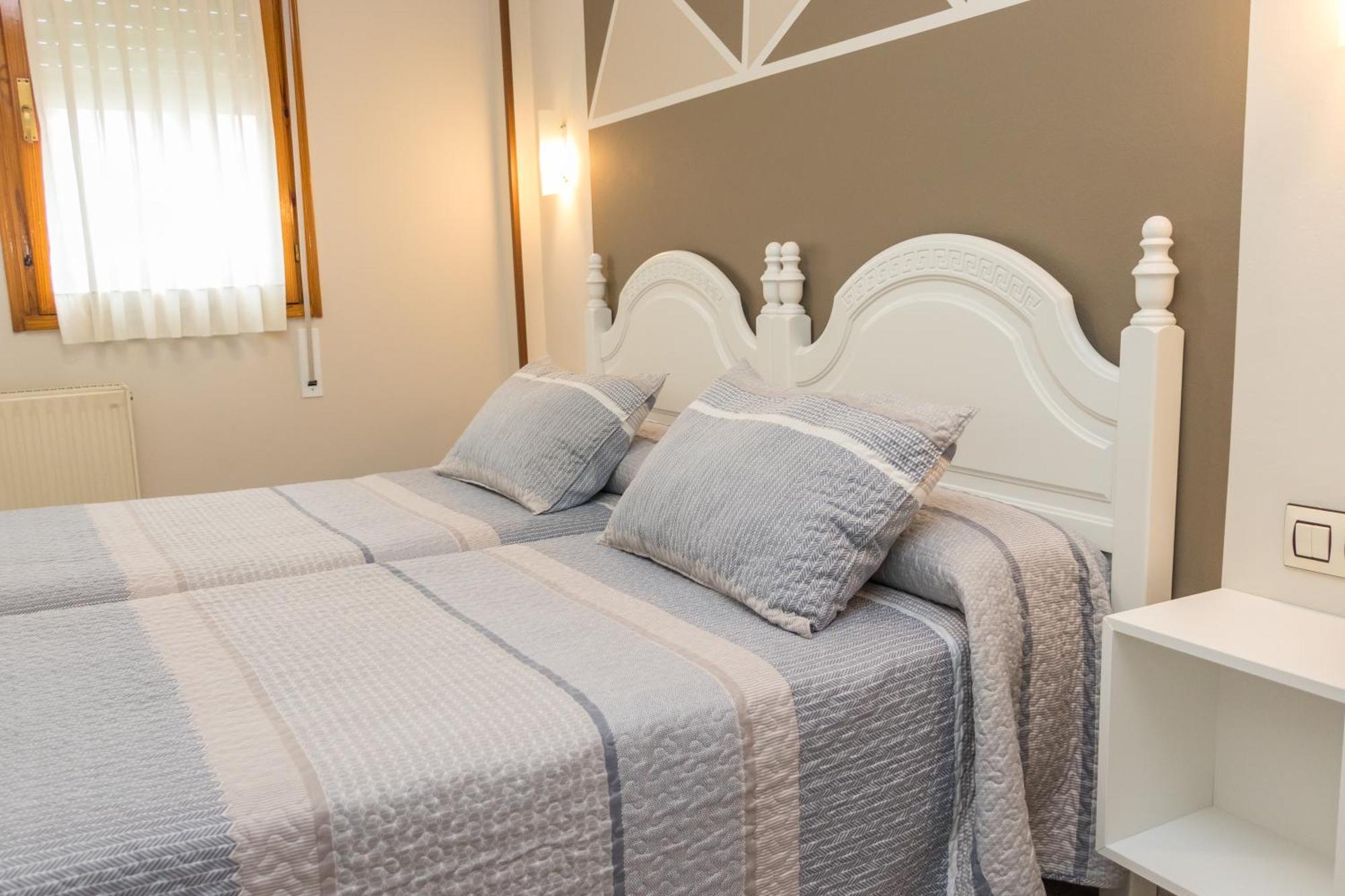 Hotel Plaza Onís Zewnętrze zdjęcie