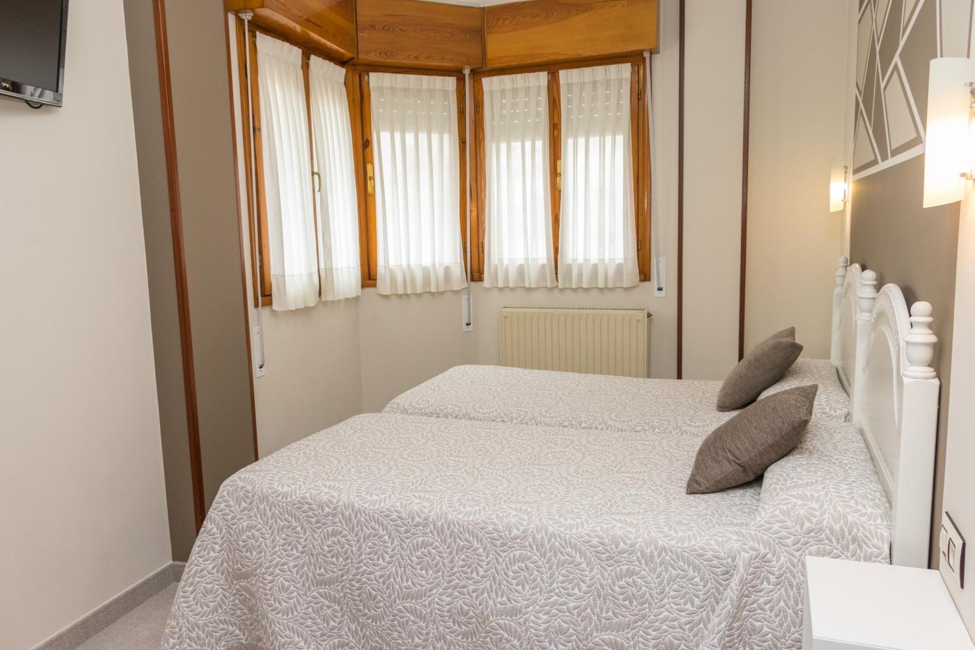 Hotel Plaza Onís Zewnętrze zdjęcie